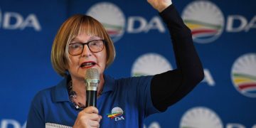 DA’s Helen Zille Backs Tony Leon for Key Role, ANC Pushes Back