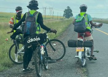 THREE LIMPOPO TEENS CYCLE TOWARD CAPE TOWN IN DARING JOURNEY, SPARKING SOCIAL MEDIA FRENZY