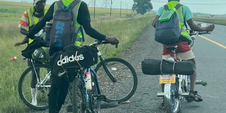 THREE LIMPOPO TEENS CYCLE TOWARD CAPE TOWN IN DARING JOURNEY, SPARKING SOCIAL MEDIA FRENZY