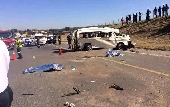 Three Dead, Nine Injured in Fatal Taxi Crash on N17 Near Germiston