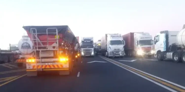 N3 Freeway Shut Down Near Warden as Truck Drivers Protest Over Foreign Employment