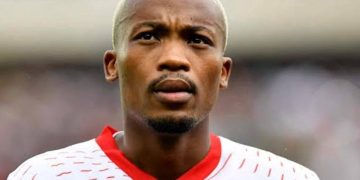 Kaizer Chiefs Sign Bafana Bafana Striker Khanyisa Mayo from CR Belouizdad