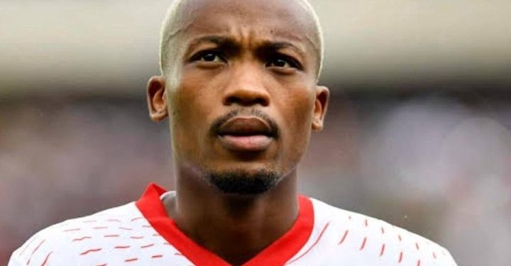 Kaizer Chiefs Sign Bafana Bafana Striker Khanyisa Mayo from CR Belouizdad