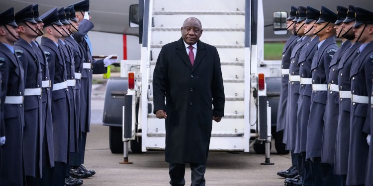 Man shoots another man at his home after finding him with his wife, then takes his own life