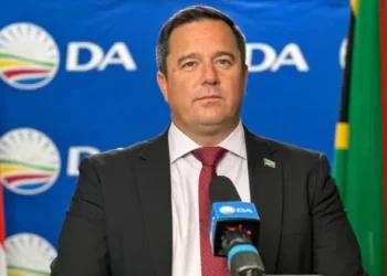 DA Leader John Steenhuisen Faces Scrutiny Over Unpaid Credit Card Debt