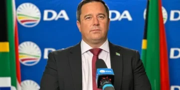 DA Leader John Steenhuisen Faces Scrutiny Over Unpaid Credit Card Debt