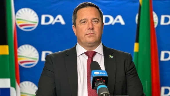 DA Leader John Steenhuisen Faces Scrutiny Over Unpaid Credit Card Debt