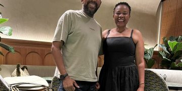 Light Moment as Tumi Sole and Nasiphi Moya Share a Catch-Up in Tshwane