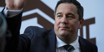 John Steenhuisen to Exit DA Leadership Race Amid Internal Tensions