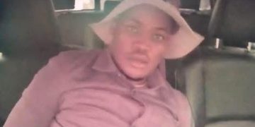 Dashcam Captures Suspect’s Shock During Alleged Car Theft Attempt in Parkhurst