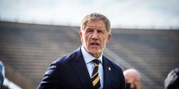 Stuart Baxter Blames Kaizer Chiefs Woes on Management Interference