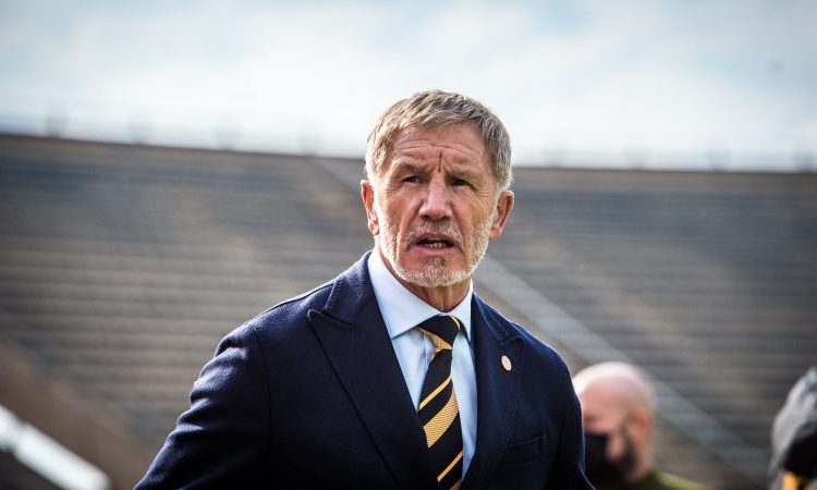 Stuart Baxter Blames Kaizer Chiefs Woes on Management Interference