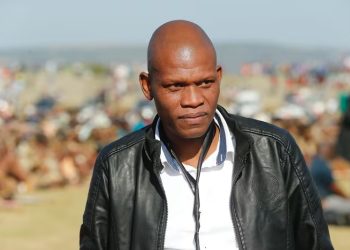 Video: Emotional Moment As Jacob Zuma Pay His Last Tribute To Nkosentsha Shezi With A Song