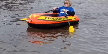 Desperate Attempt To Get Votes? Watch Hellen Zille’s Latest Swimming Stunt