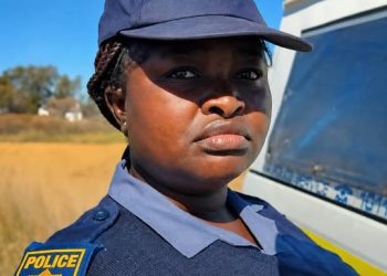 SAPS officer caught on video taking R2,000 bribe from motorist at roadblock