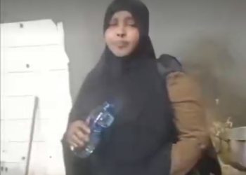 Woman Forced To Drink Her Own Dirty Water After Selling Contaminated Bottles In Soweto