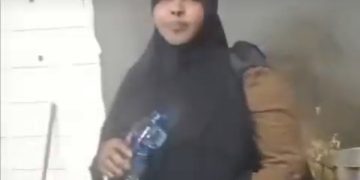 Woman Forced To Drink Her Own Dirty Water After Selling Contaminated Bottles In Soweto